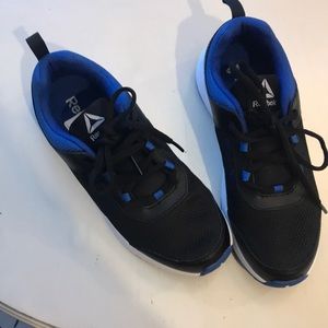 REEBOK boys size 4 tennis shoe